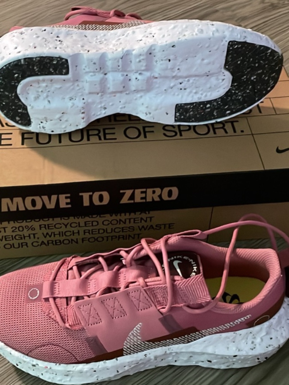 Nike - Picture 2 of 5